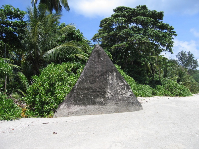 File:Anse Cimitiere Mahe 009.jpg
