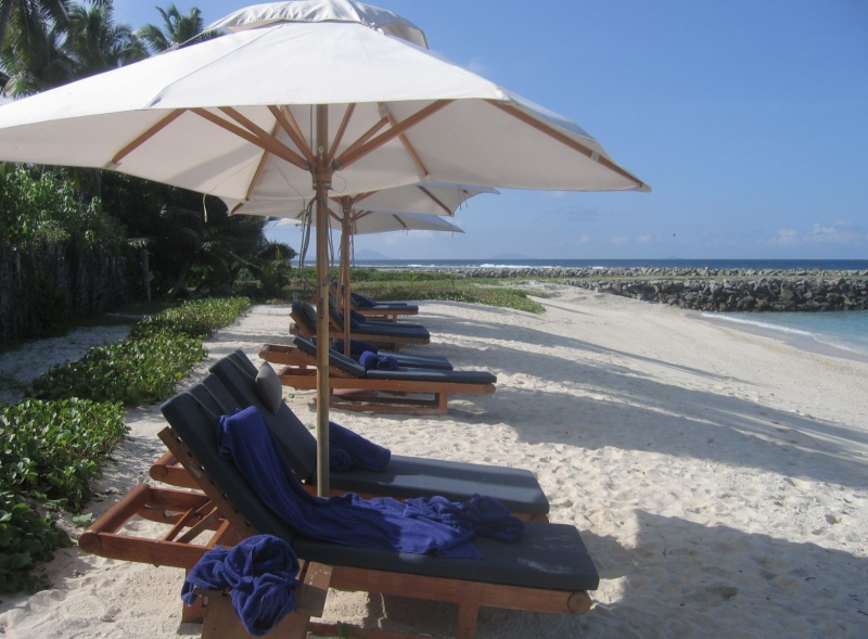 File:Anse Marina Fregate 007.jpg