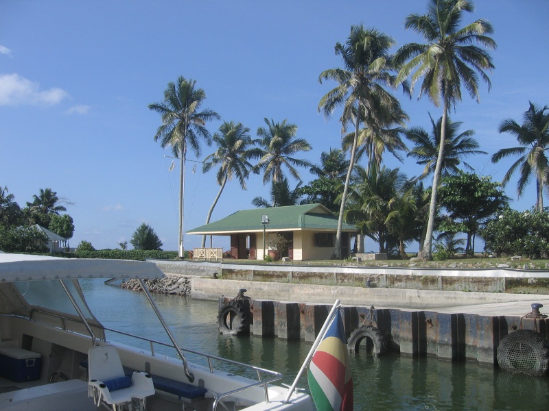 File:Anse Marina Fregate 009.jpg
