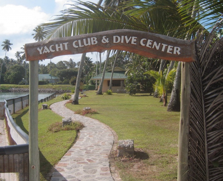 File:Anse Marina Fregate 010.jpg