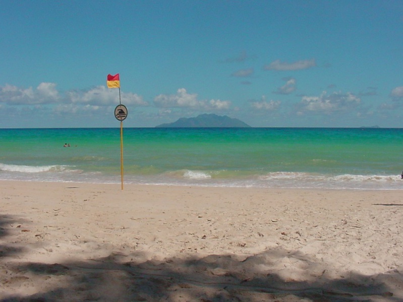 File:Beau Vallon Mahe 001.jpg